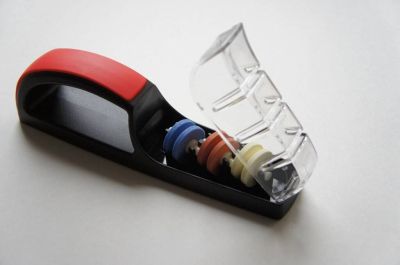 MinoSharp PLUS 3 Ascuțitor cu apă ceramică 550, negru și roșu