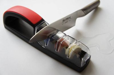 MinoSharp PLUS 3 Ascuțitor cu apă ceramică 550, negru și roșu
