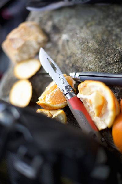 Cutit de buzunar cu fluier N°08, inox, 8,5 cm, "Outdoor", Red - Opinel