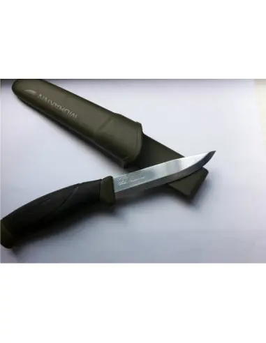Cuţit Morakniv Companion cu lama din otel carbon