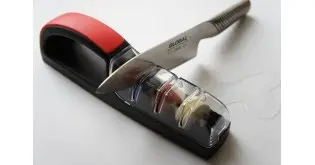 MinoSharp PLUS 3 Ascuțitor cu apă ceramică 550, negru și roșu